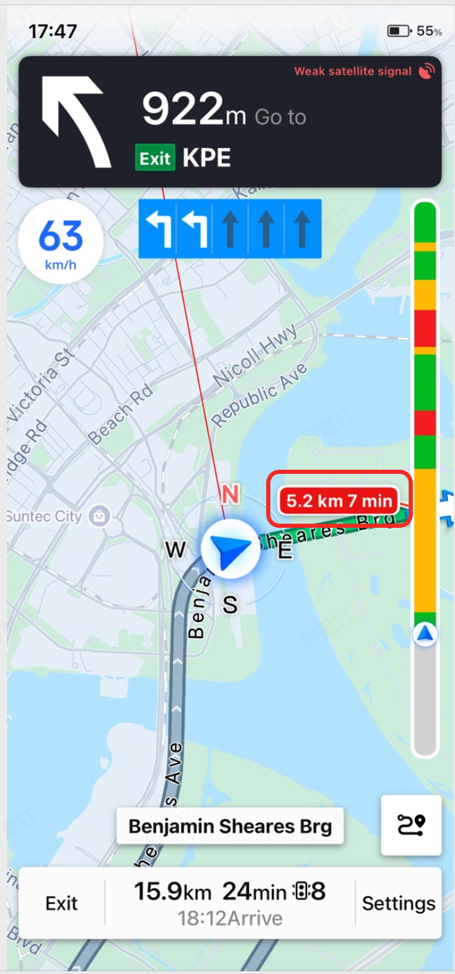 Congestion information display showing upcoming traffic jam distance and estimated delay time on the navigation route