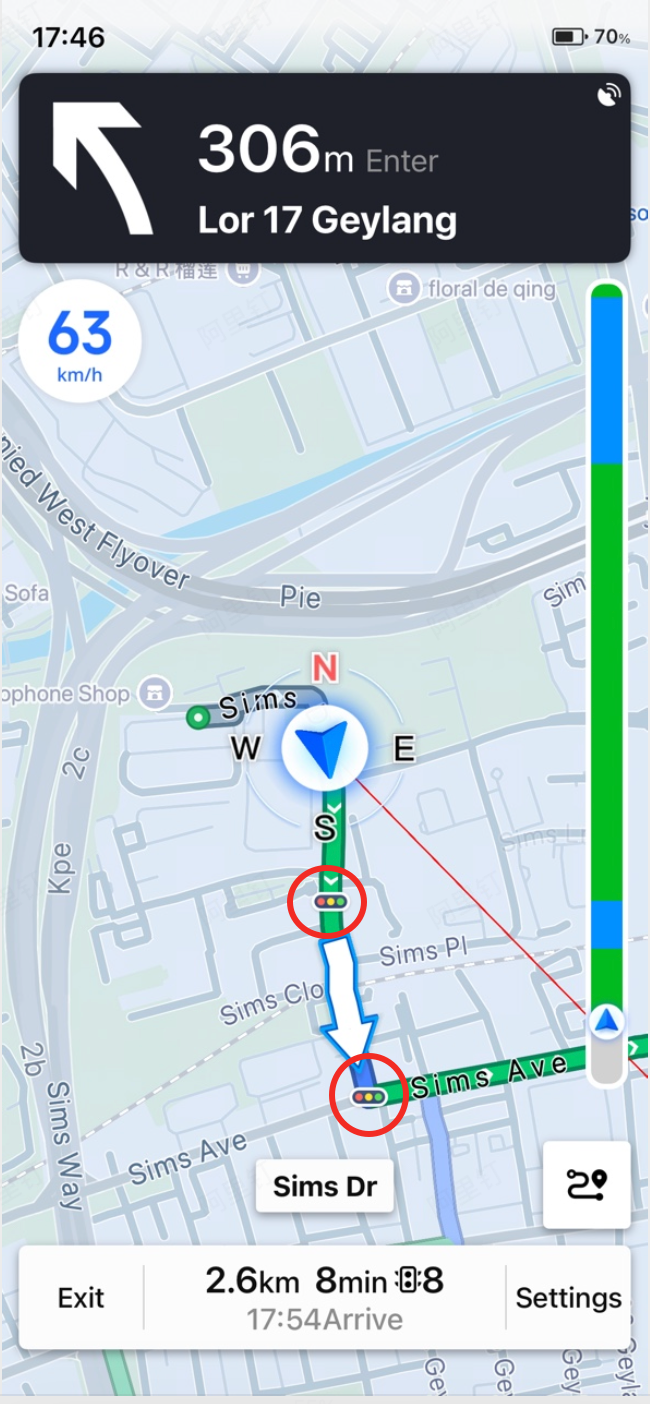 Custom traffic light markers displayed at intersections along the navigation route with real-time status indicators