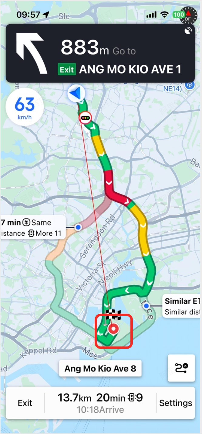 Custom vehicle marker with a styled car icon and route progress display on the AMAP navigation map